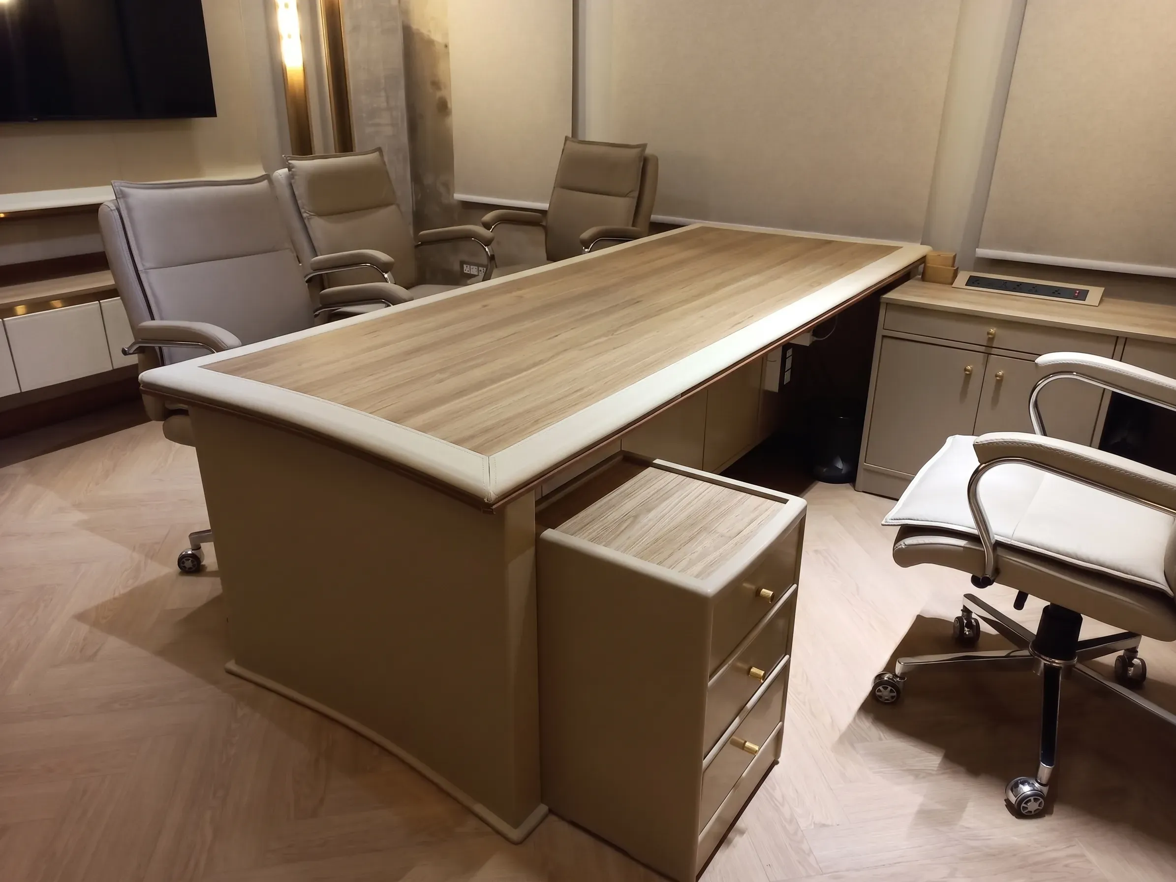 Office workstation 1