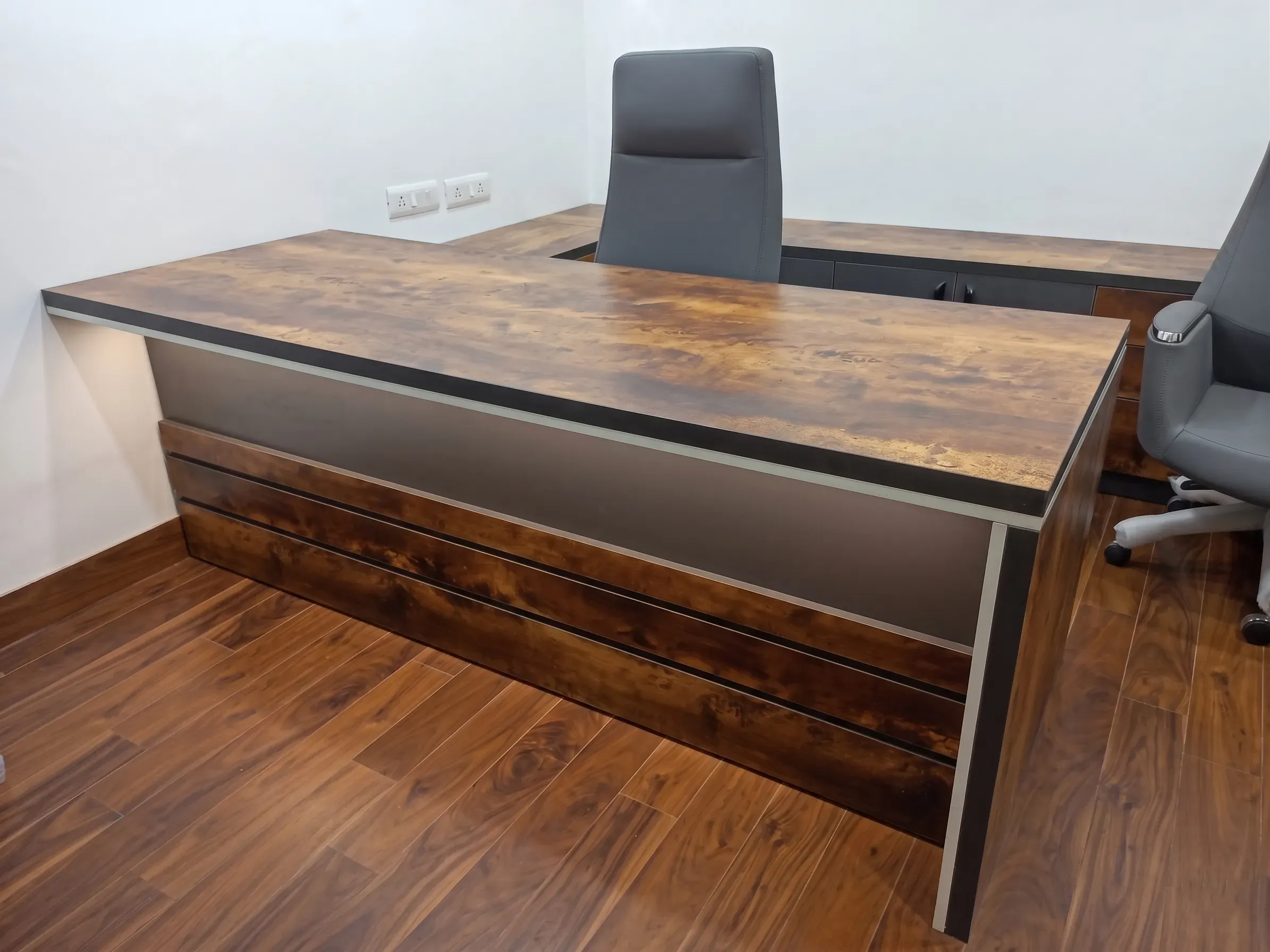 Office workstation 4