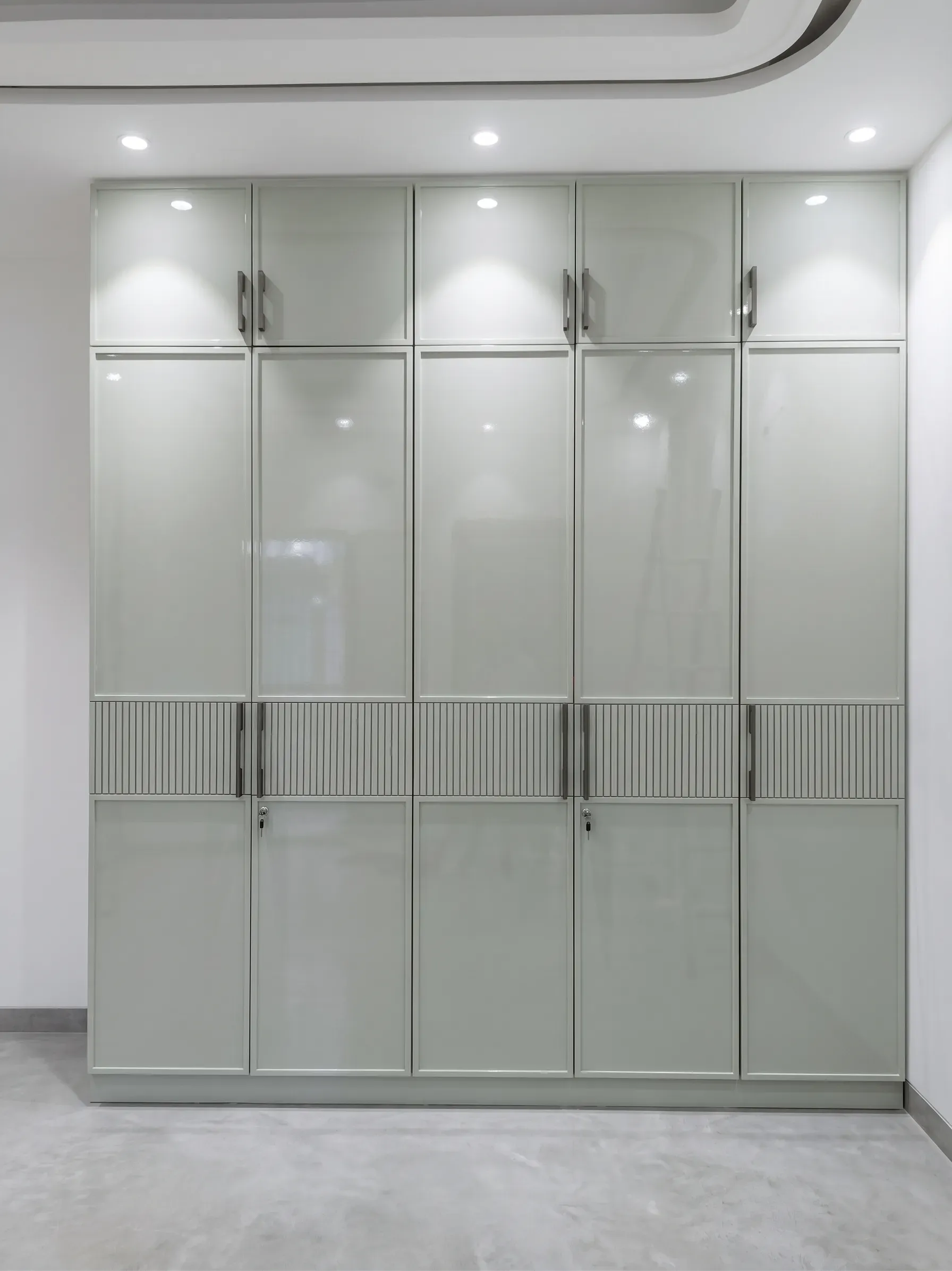 Bedroom wardrobe 13